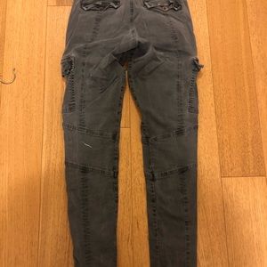 Skinny jeans with zippers on bottom